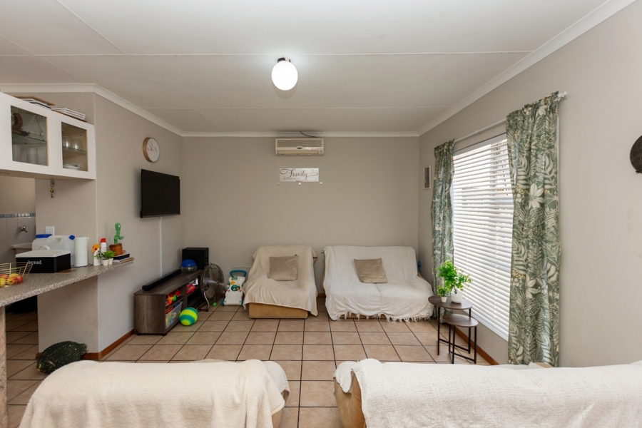 2 Bedroom Property for Sale in Laaiplek Western Cape